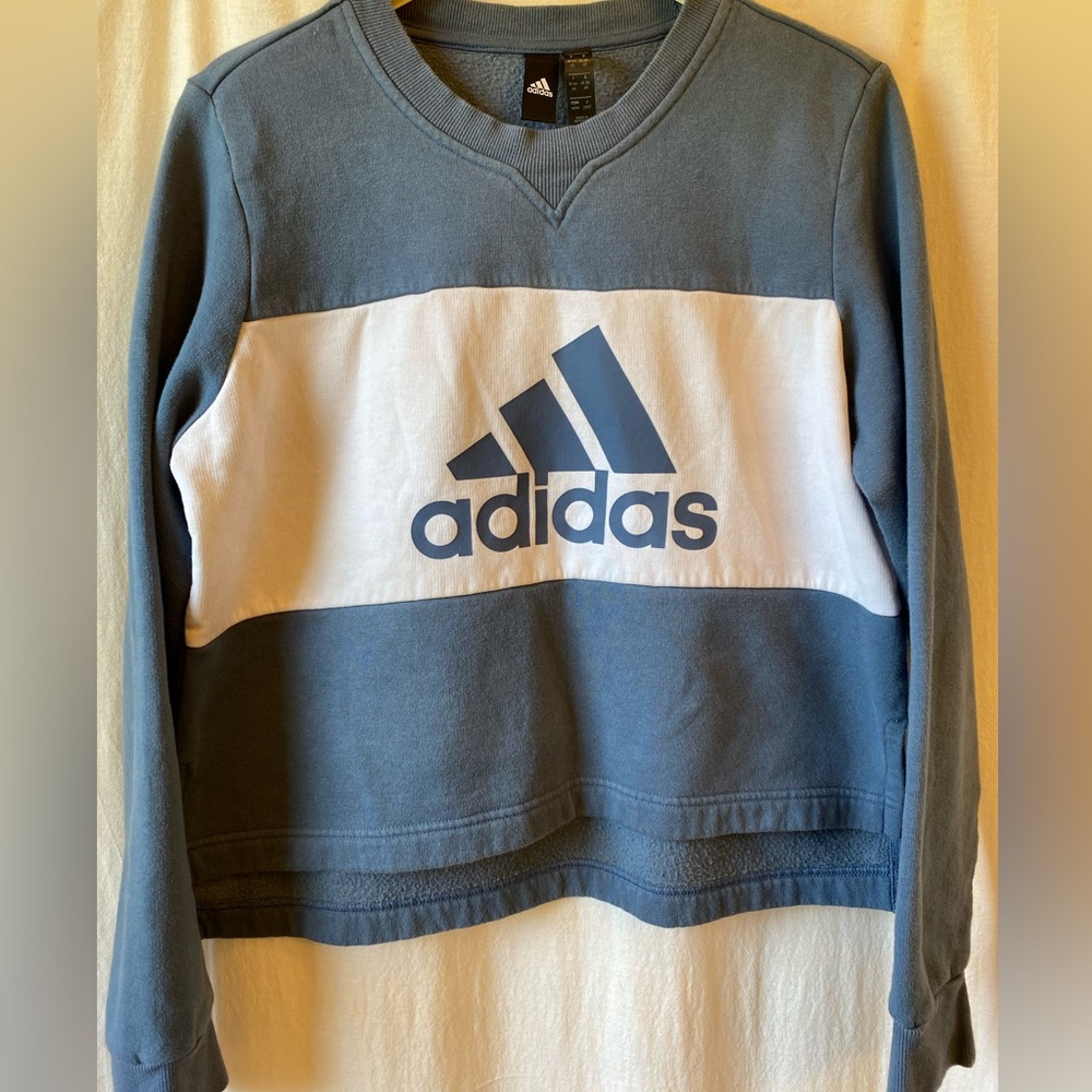Adidas brand crop sweater size M